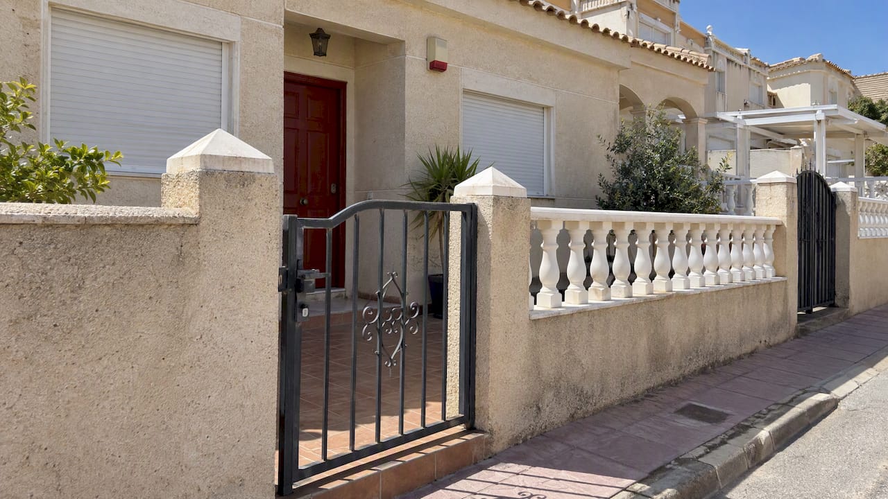 Camposol townhouse with shutters and alarm